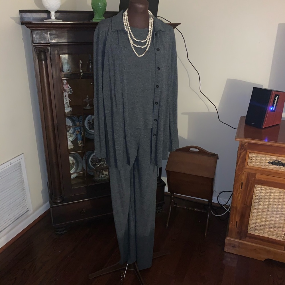 Gray 3 piece pant suit